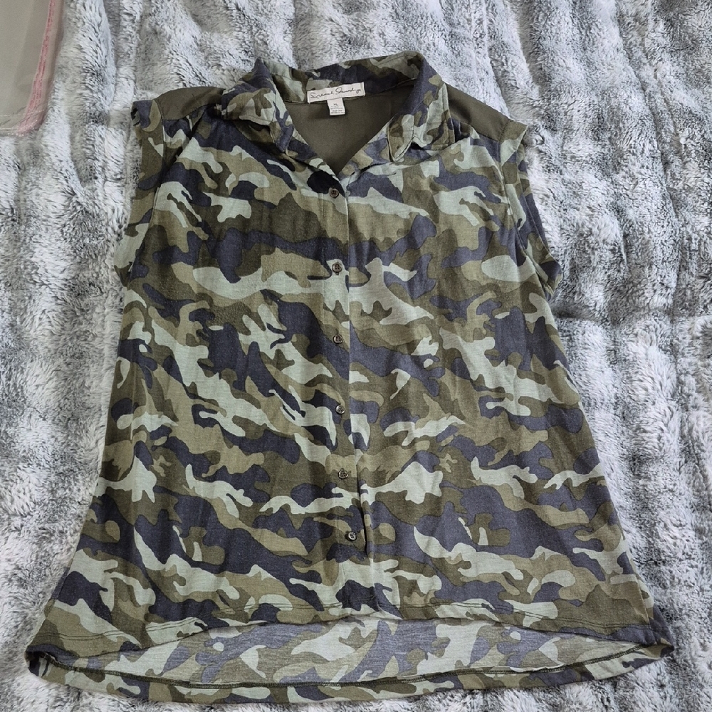French Laundry 🖤 Camouflage Top (434)